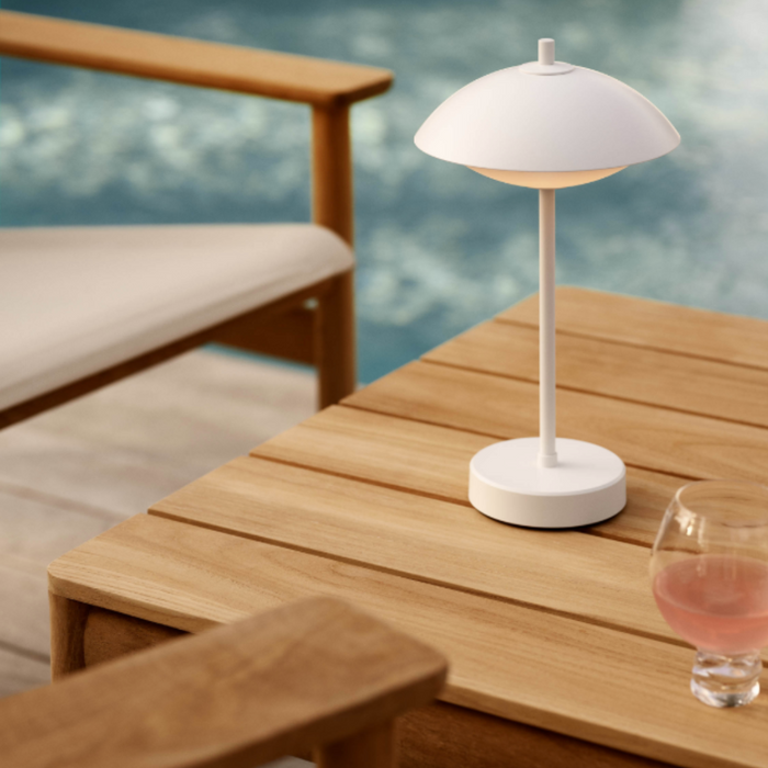 Clam™ Portable Lamp