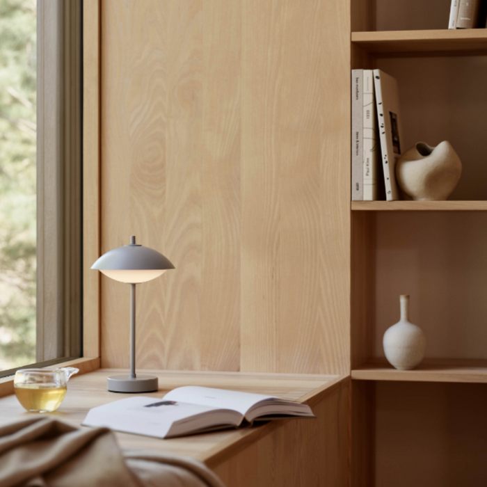 Clam™ Portable Lamp