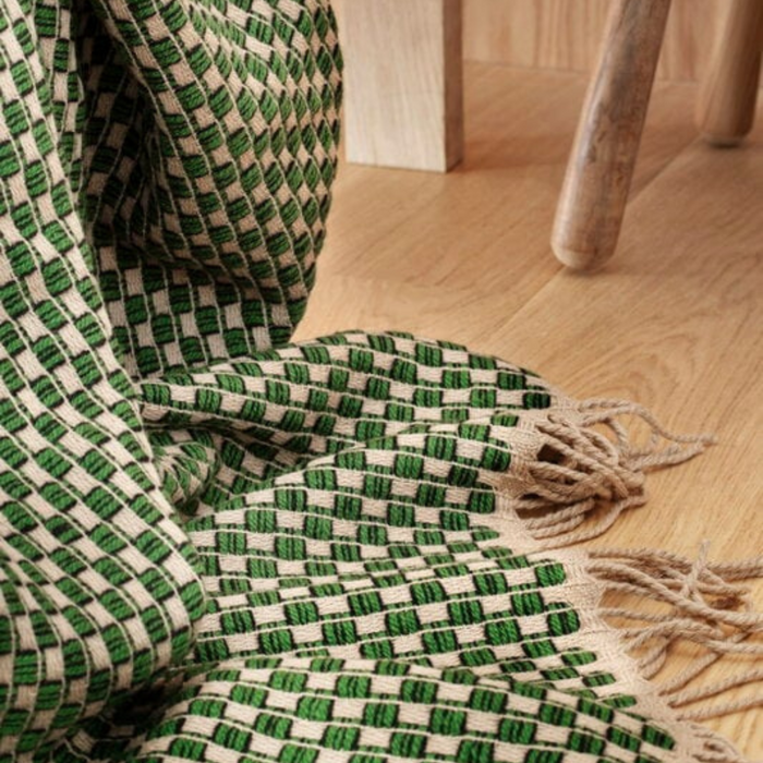 Isak Throw