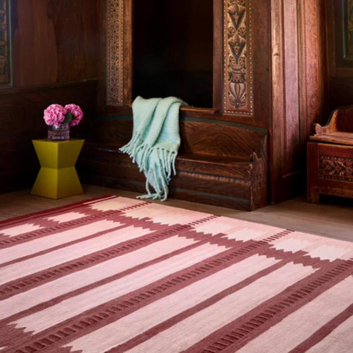Röllakan Iris Rug