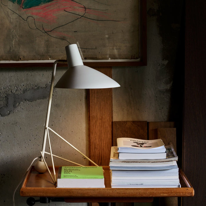 Tripod HM9 Table Lamp