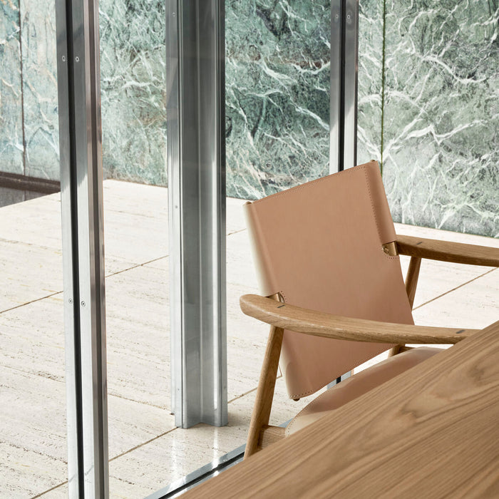 BM1106 Huntsman Chair