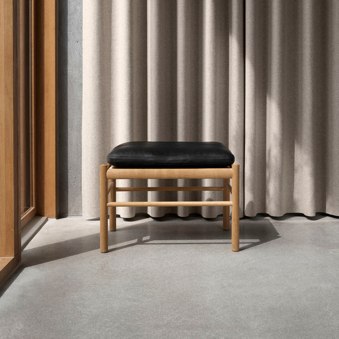 OW149F Colonial Footstool