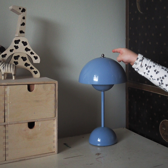 Flowerpot VP9 Portable Lamp