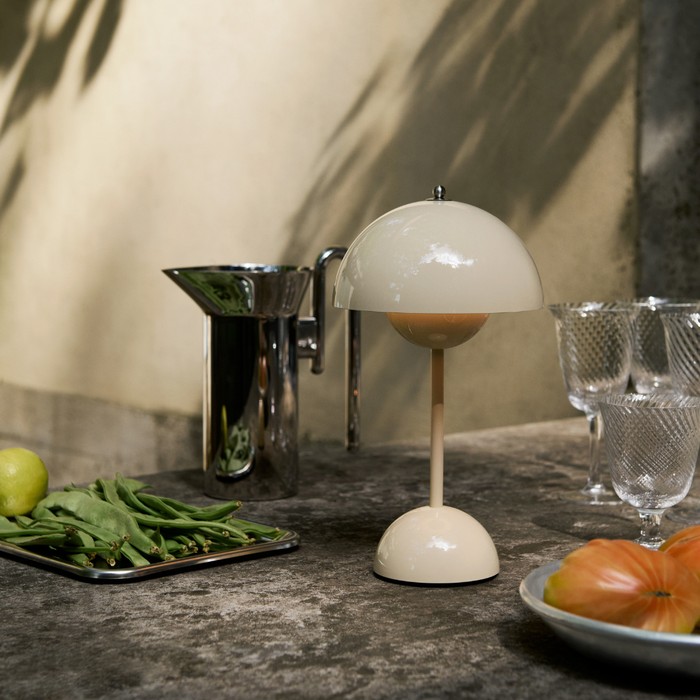 Flowerpot VP9 Portable Lamp