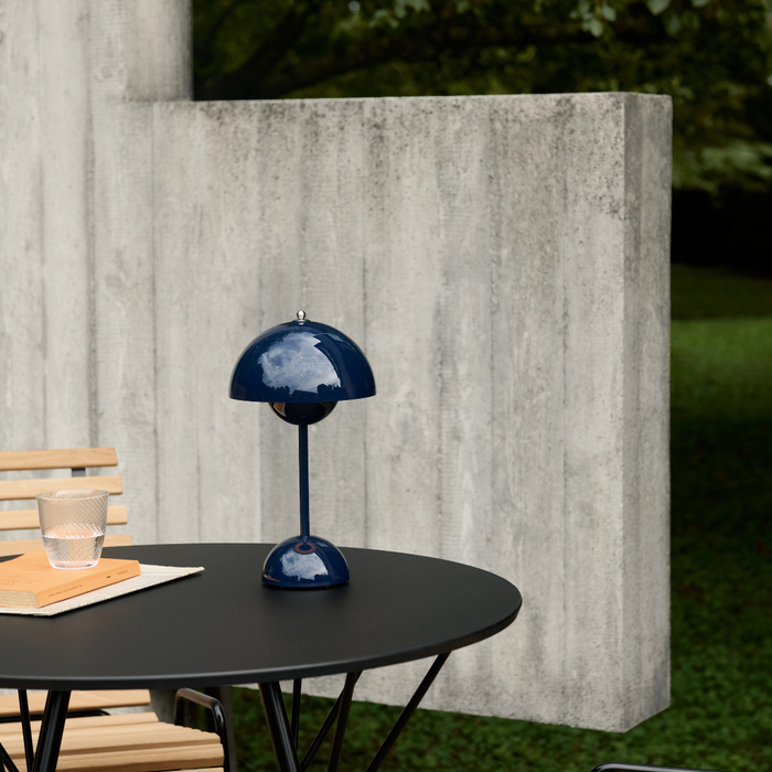 Flowerpot VP9 Portable Lamp