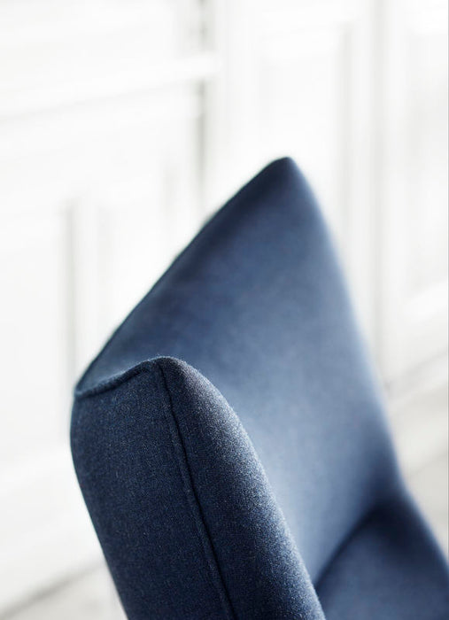 CH445 Wing Chair