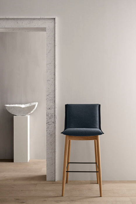 E006 Embrace Bar Stool